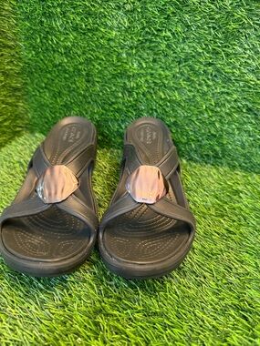 Crocs women Black Sandals with Rose Gold hammered medallion accents size 8